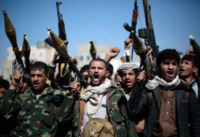 الحوثيون يدفعون بـ"سجناء الحديدة" إلى جبهات القتال