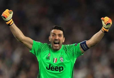 مفاجأة لعشاق المنتخب الإيطالي.. بوفون مستعد للعودة