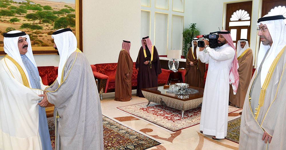 العاهل المفدى يستقبل وفد دولة الامارات المشارك في مؤتمر ميثاق العمل الوطني	