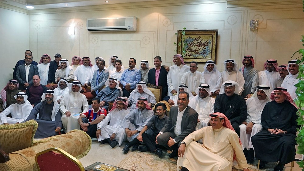 مجلس علي الأنصاري يستضيف قدامى فريق الكرة لنادي البحرين