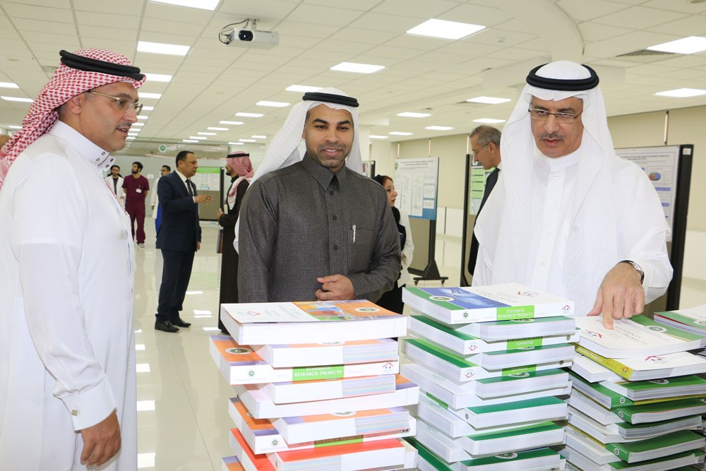 وفد من وزارة التعليم السعودية يزور جامعة الخليج العربي