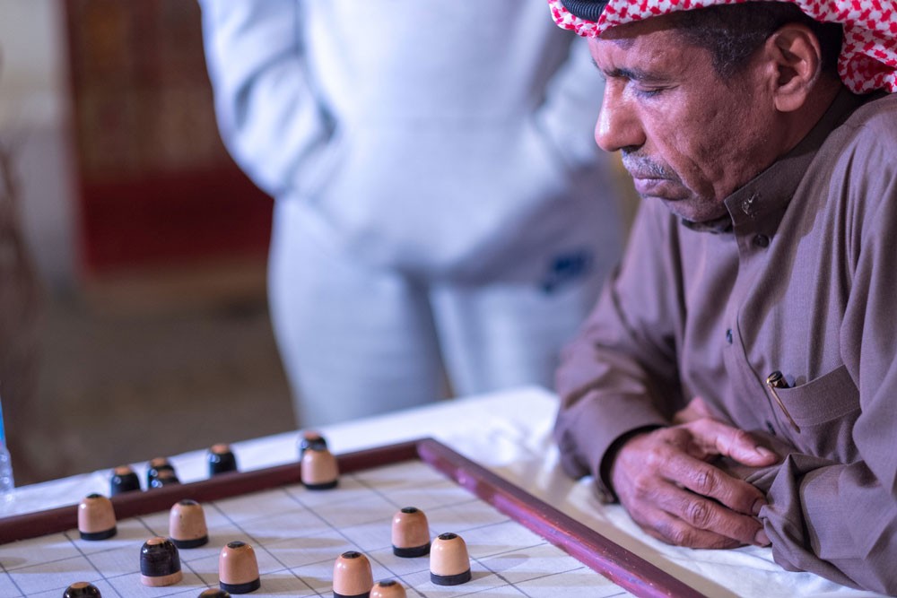 "دورة الألعاب الشعبية": تستعيد الذكريات التراثية وتستقطب جماهير قياسية