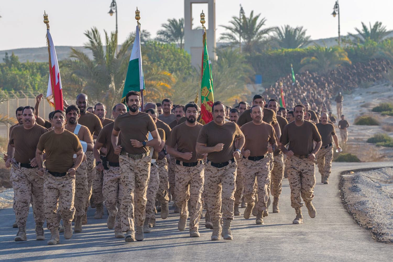 ناصر بن حمد يشارك في فعاليات اليوم الرياضي