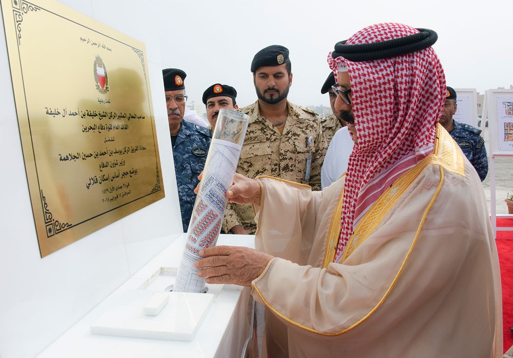 وزير شؤون الدفاع يضع حجر أساس إسكان قلالي لمنتسبي القوة