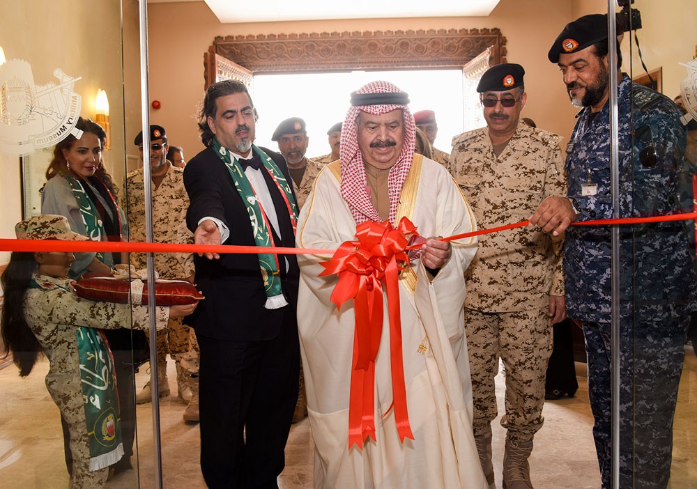وكيل وزارة الدفاع يفتتح معرض للرسومات التشكيلية في المتحف العسكري