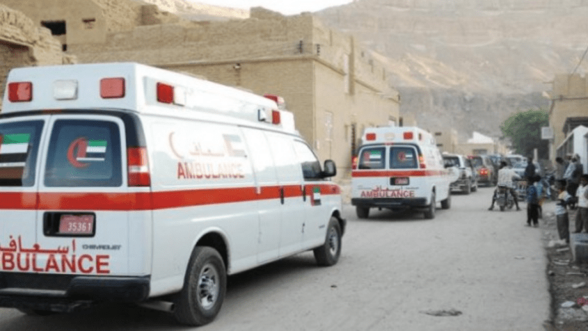 القوات الإماراتية تنقذ طفلا يمنيا تعرض لانفجار لغم حوثي