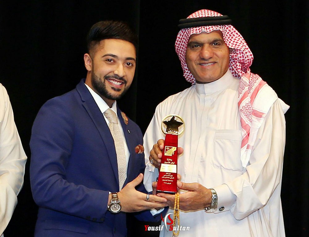 حسن محمد يحصد جائزة التميز بمهرجان أوال المسرحي