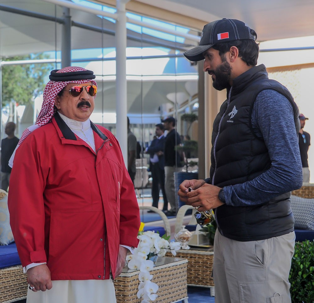 ناصر بن حمد يهنىء جلالة الملك بنجاح كأس جلالته للقدرة