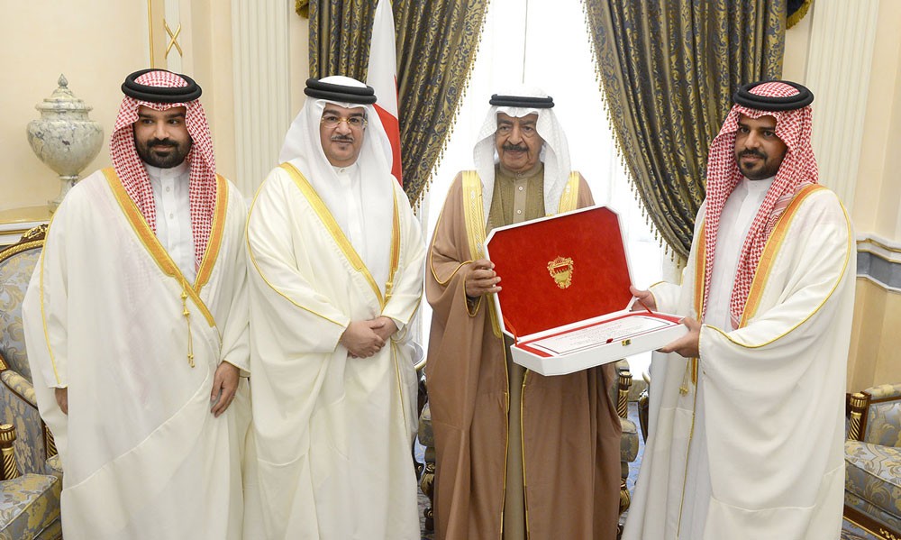 رئيس الوزراء يستقبل وزير شئون الديوان الملكي