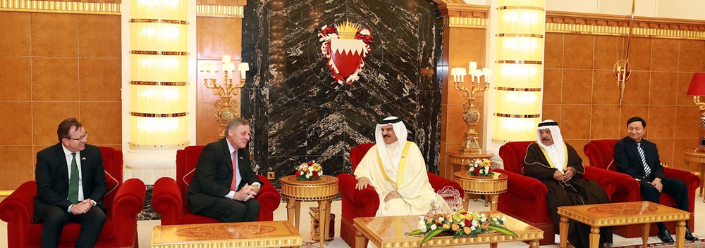 العاهل يستقبل رئيس لجنة الاستخبارات بالشيوخ الأمريكي