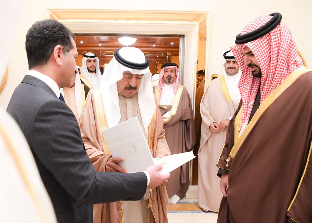 سمو رئيس الوزراء يستقبل سمو الشيخ عيسى بن علي