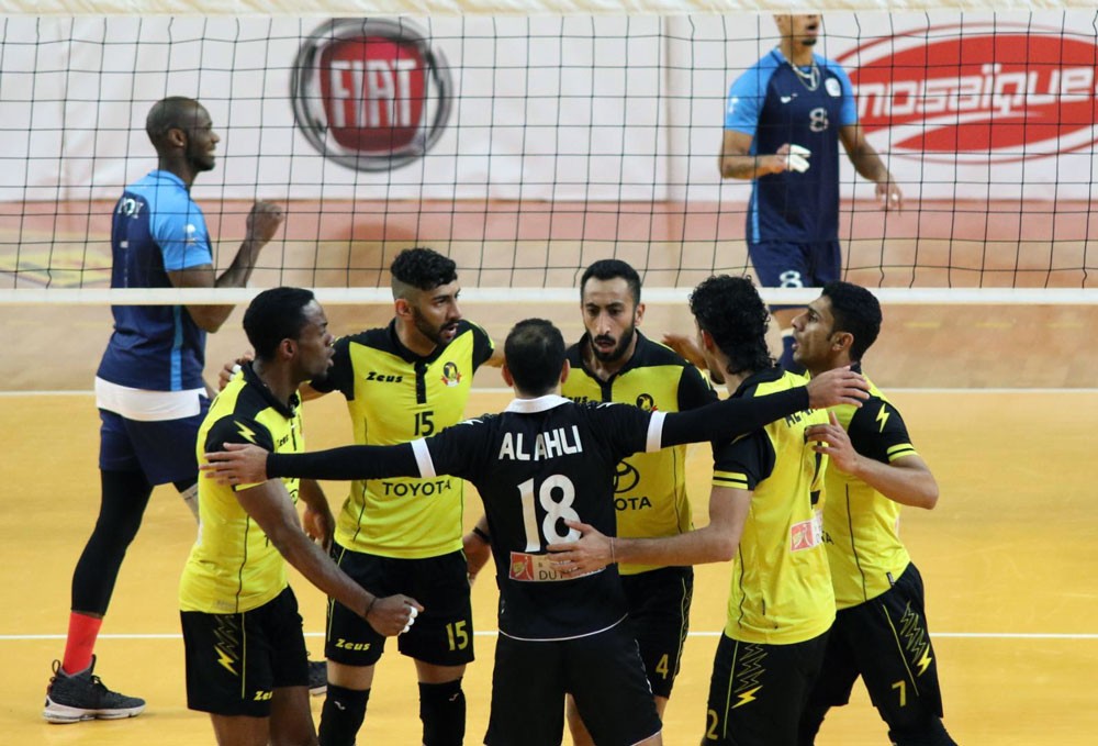 الهلال السعودي يجرد طائرة الأهلي من اللقب العربي