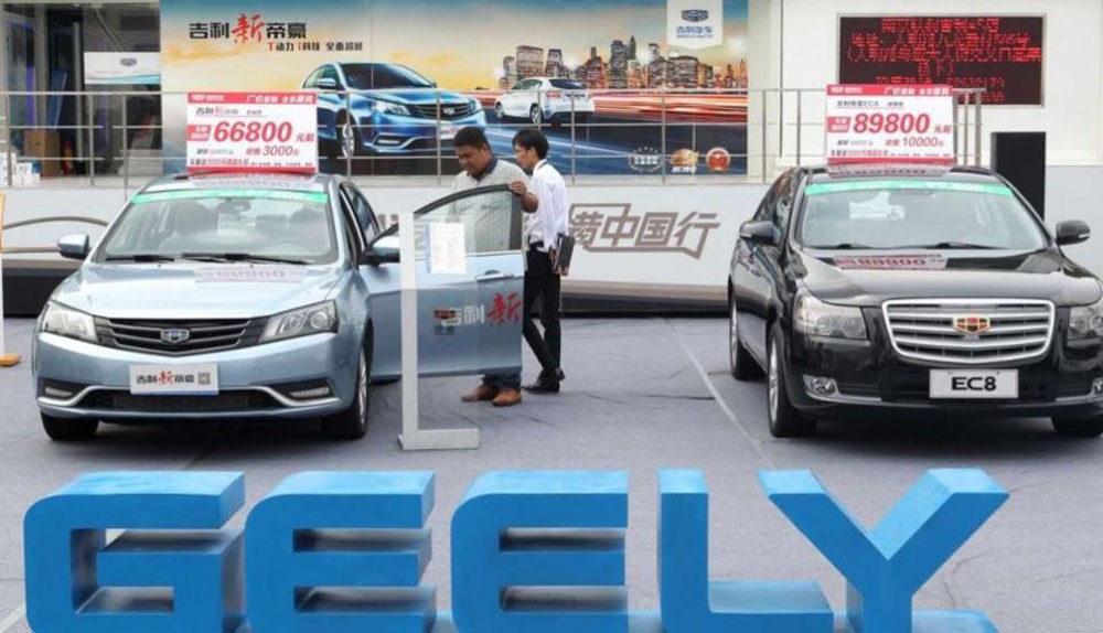 رئيس شركة "Geely" الصينية يراهن على توسع عالمي بمليارات الدولارات