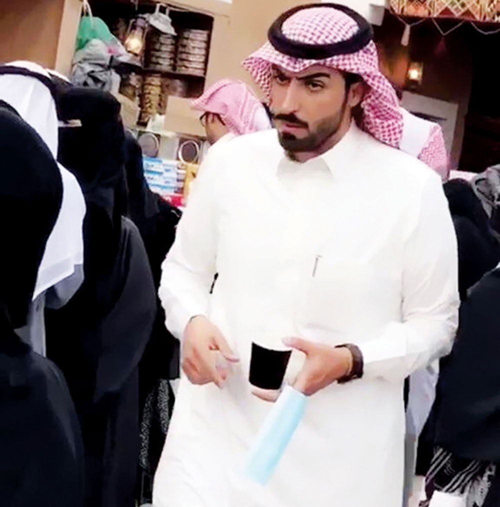 ما قصة السعودي بائع (كليجا) الوسيم؟
