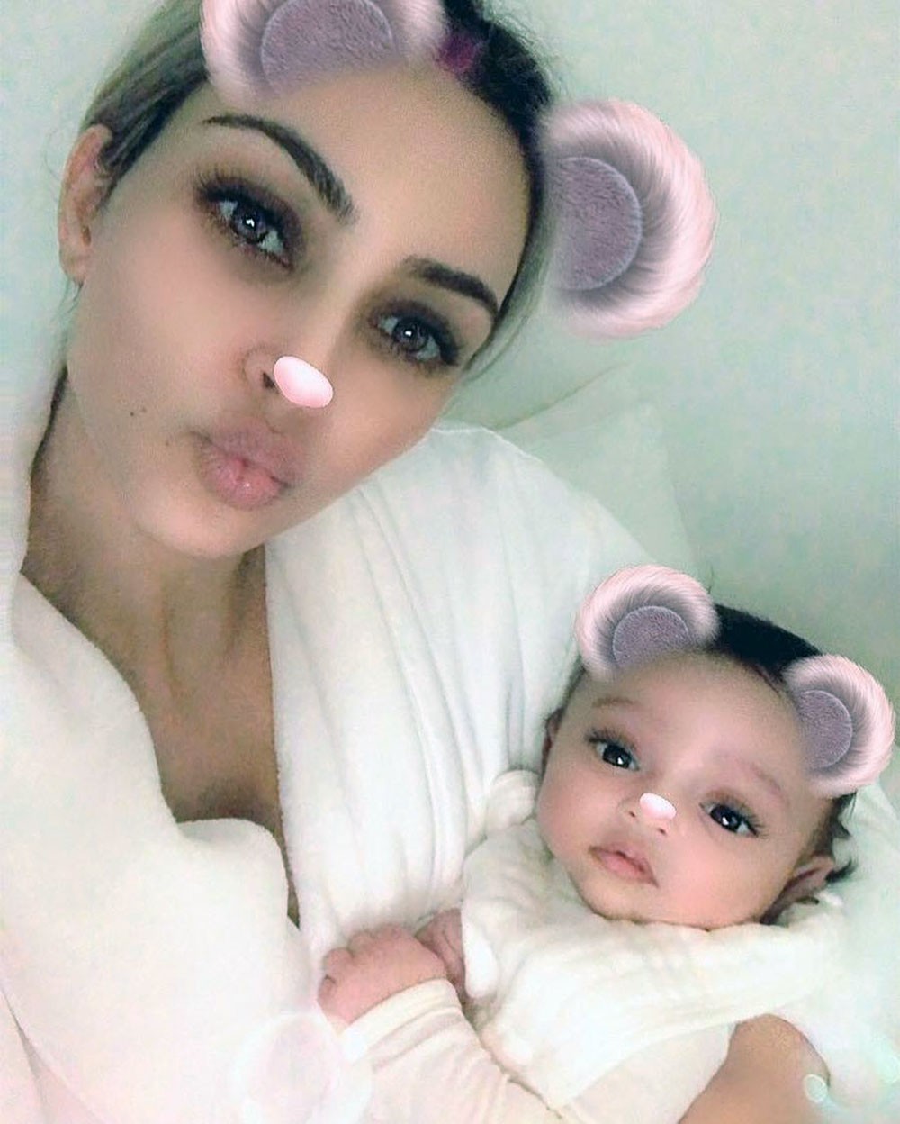 أول صورة لشيكاغو ابنة كيم كارديشيان