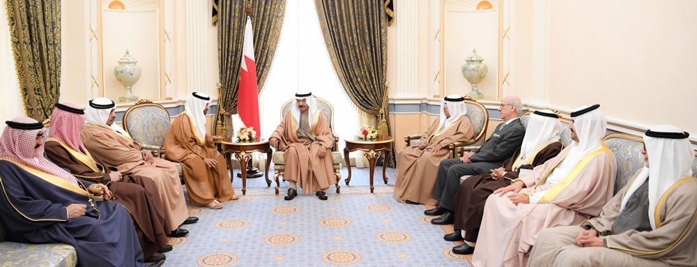 رئيس الوزراء يشيد بمواقف الإمارات الثابتة تجاه البحرين في كافة الظروف