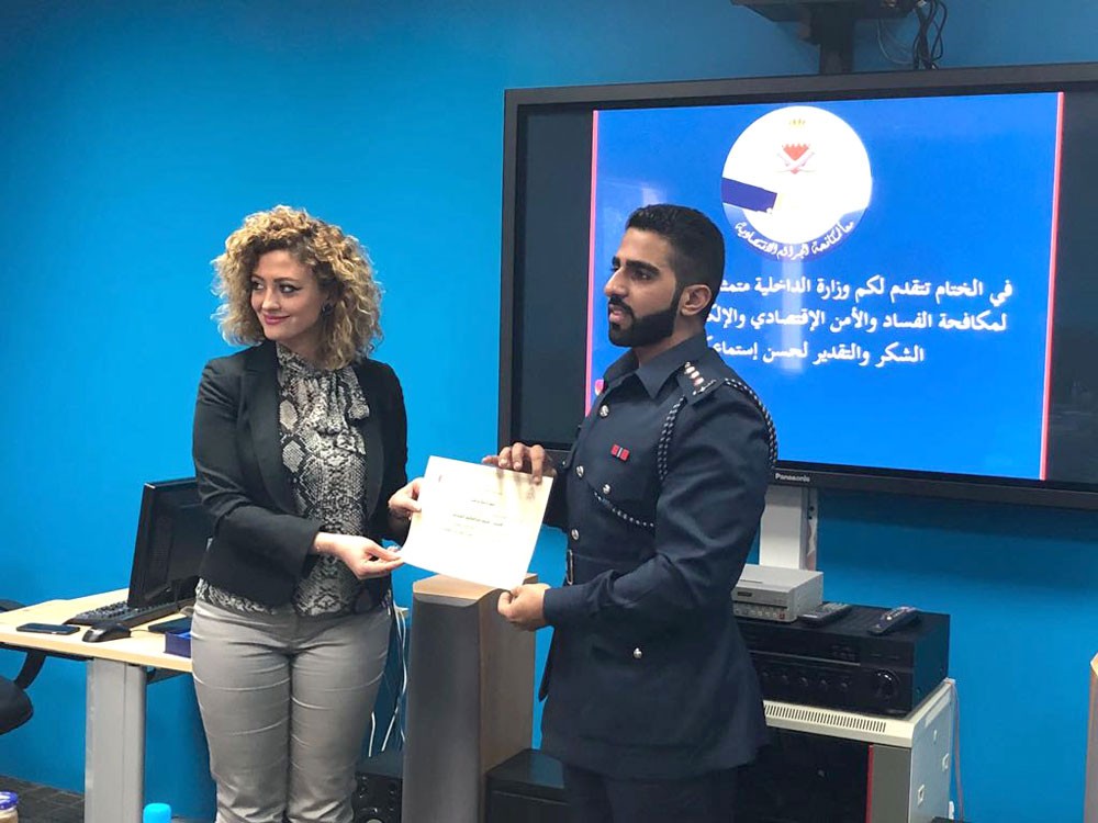 طلبة عيادة جامعة البحرين القانونية يتعرفون جريمة الابتزاز الإلكتروني
