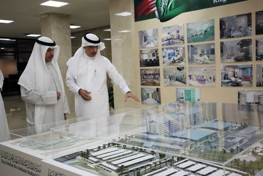 محافظ العاصمة يبحث التعاون مع جامعة الخليج العربي لتنفيذ مشروع "المدن الصحية"
