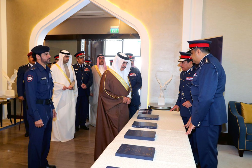 وزير الداخلية يشهد تخريج الفوج الثالث من الحاصلين على الماجستير