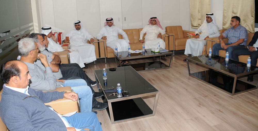 رئيس اتحاد الكرة يستقبل لجنة التدريب والتطوير