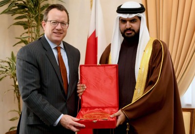 سمو الشيخ عيسى بن علي يستقبل السفير الأمريكي 