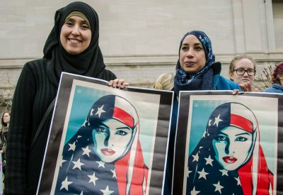 نيويورك.. 180 ألف دولار لثلاث نساء أجبرن على خلع الحجاب