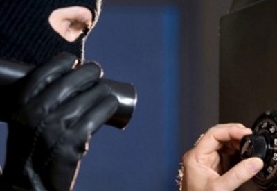 القبض على مشتبهين  بقضايا سرقة وانتحال شخصية رجال الشرطة