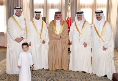 الملك يشرف حفل زواج نجل سمو الشيخ علي بن عيسى ال خليفة‎