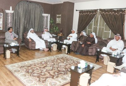 العصفور يستعرض مشاريع المحافظة الهادفة لتنمية المجتمع