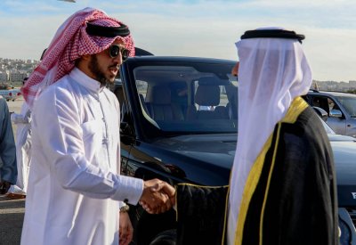 خالد بن حمد يغادر المملكة الأردنية الهاشمية