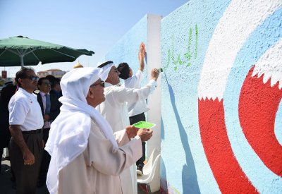 المحافظة الشمالية تدشن جدارية (ميثاقنا.. طريقنا) بقرية أبوصيبع