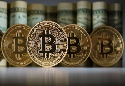 "البيتكوين" يواصل صعوده وسط أنباء مشجعة