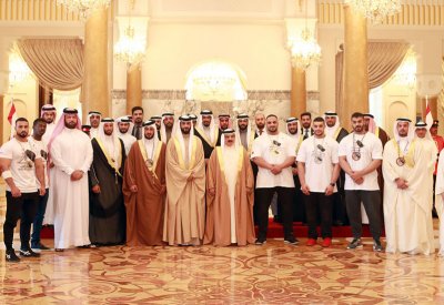 بالصور - جلالة الملك المفدى يشيد بجهود سمو الشيخ خالد بن حمد في انجاح بطولة أقوى رجل بحريني