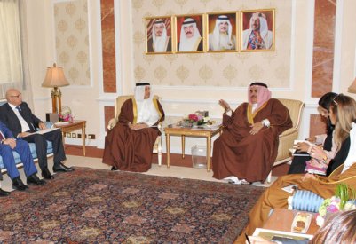 وزير الخارجية يستقبل السفراء لدى البحرين