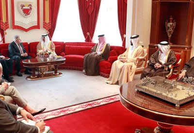 الملك: حل أزمة قطر في الرياض