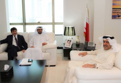العبسي يبحث تبادل الخبرات مع الإمارات لتطوير بيئة العمل