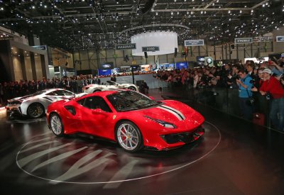 فيراري 488 Pista..القوّة المخصّصة للسباقات تمتزج بمتعة القيادة على الطرقات