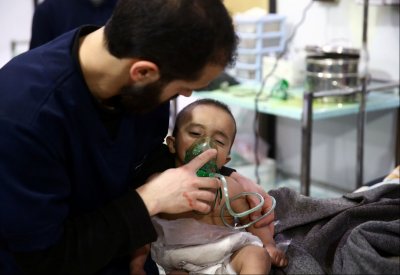 "الغوطة تستنشق موتاً".. والنظام يسعى لشطرها نصفين