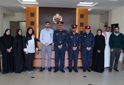 مدير شرطة المحرق يعرض خدمات الشرطة