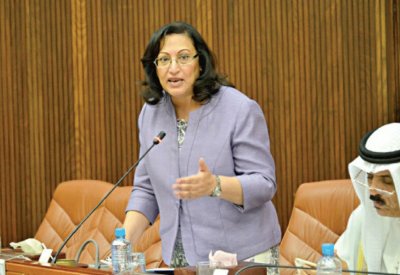 الوزيرة الصالح : إحلال 30 طبيبا بحرينيا بدلا عن الأجانب سنويا