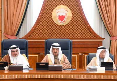 رئيس الوزراء يكلف اللجنة الوزارية للإعمار والبنية التحتية بدراسة 11 مشروعاً بالجنوبية