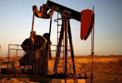 أسعار النفط تهبط 1% مع استمرار القلق من تزايد الانتاج الأمريكي