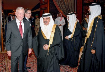 جلالة الملك المفدى يستقبل وزير الدفاع الأمريكي	