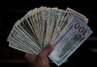 كيف تؤثر التغييرات في إدارة ترامب على سعر الدولار