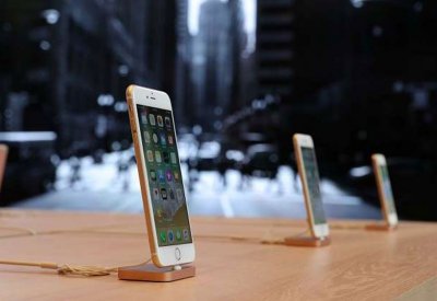 آبل تعلّق إنتاج "iPhone 8 Plus"