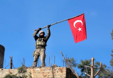 أردوغان يعلن السيطرة على عفرين ورفع العلم التركي