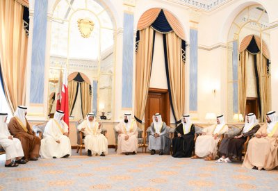 رئيس الوزراء يستقبل أبناء واحفاد محمد بن فطيس بن سالم الهاجري‎