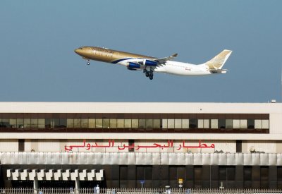 "مطار البحرين" تطرح مناقصة لتشغيل مركز اتصال استعلامات المطار