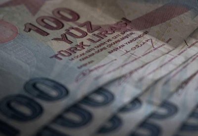 تراجع الليرة التركية إلى مستوى قياسي منخفض