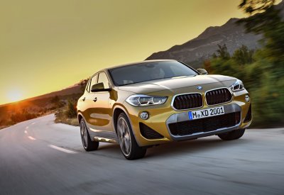 شركة السيارات الأوروبية تستقبل سيّارة BMW X2 الجديدة في صالة عرضها